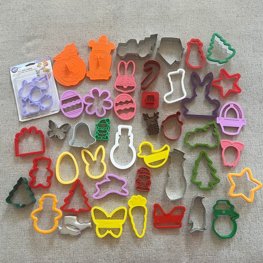 Wilton Holiday Cookie Cutter Lot Plastic Metal Christmas Halloween Easter 40pc